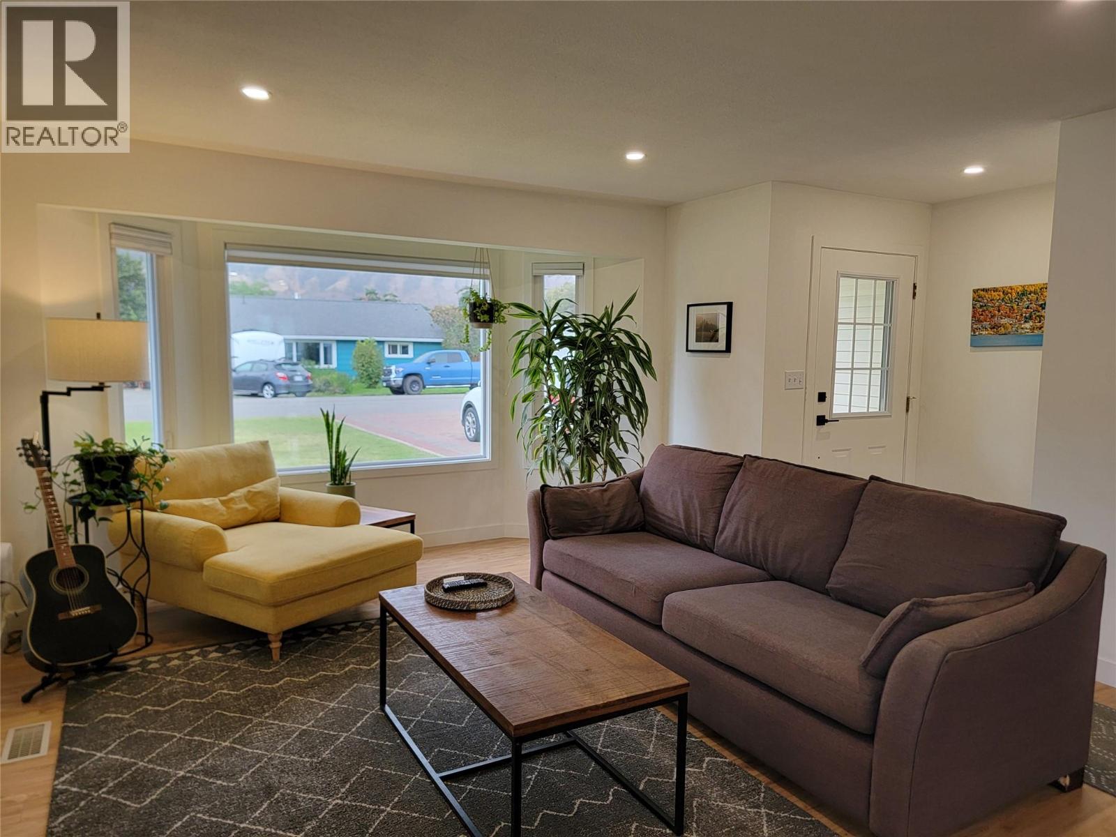 412 10th Avenue, Keremeos