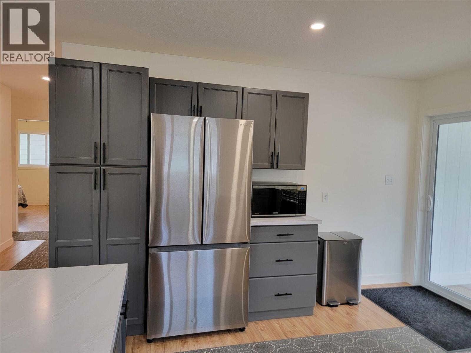 412 10th Avenue, Keremeos