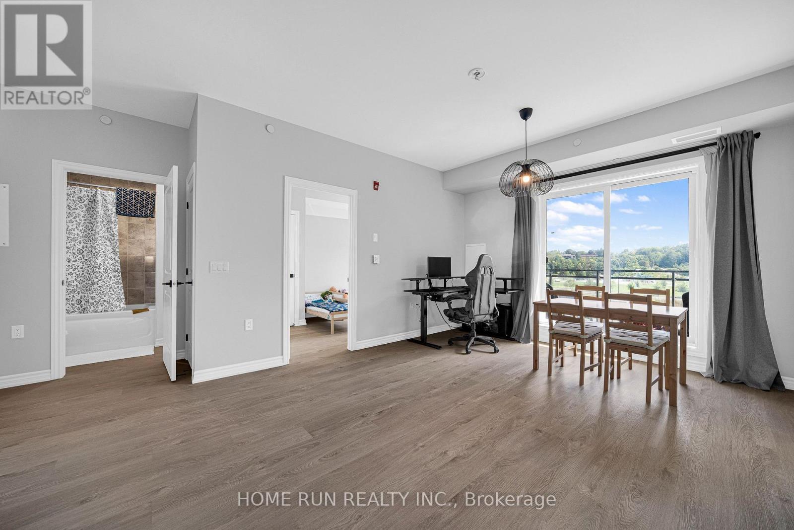 #320 1350 HEMLOCK ROAD - 13