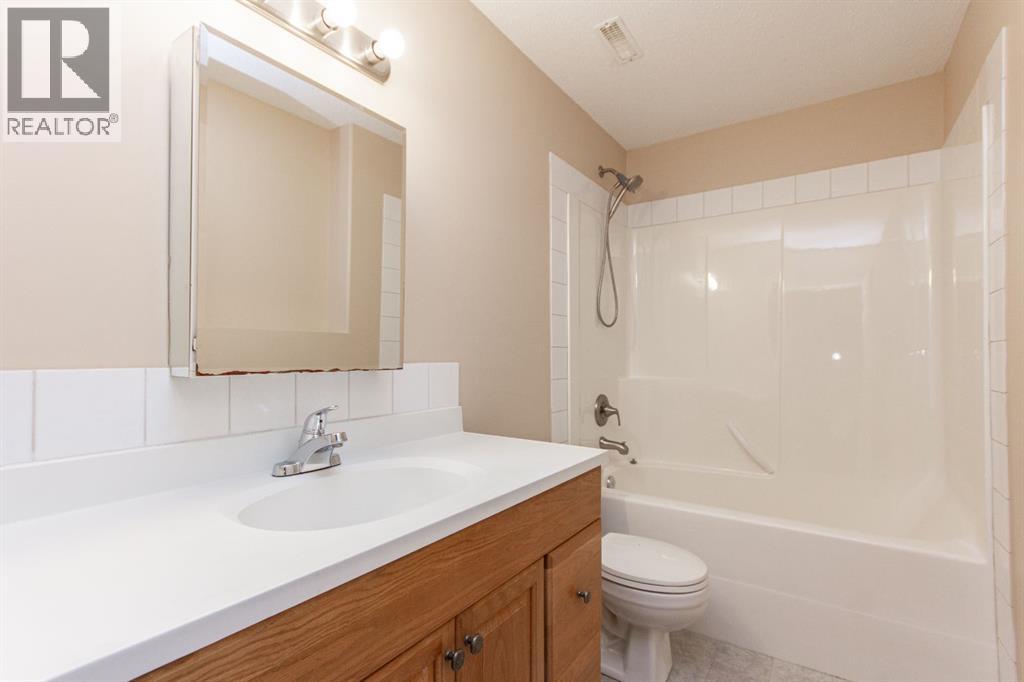 Listing photo – 85 Ladwig Close, Red Deer