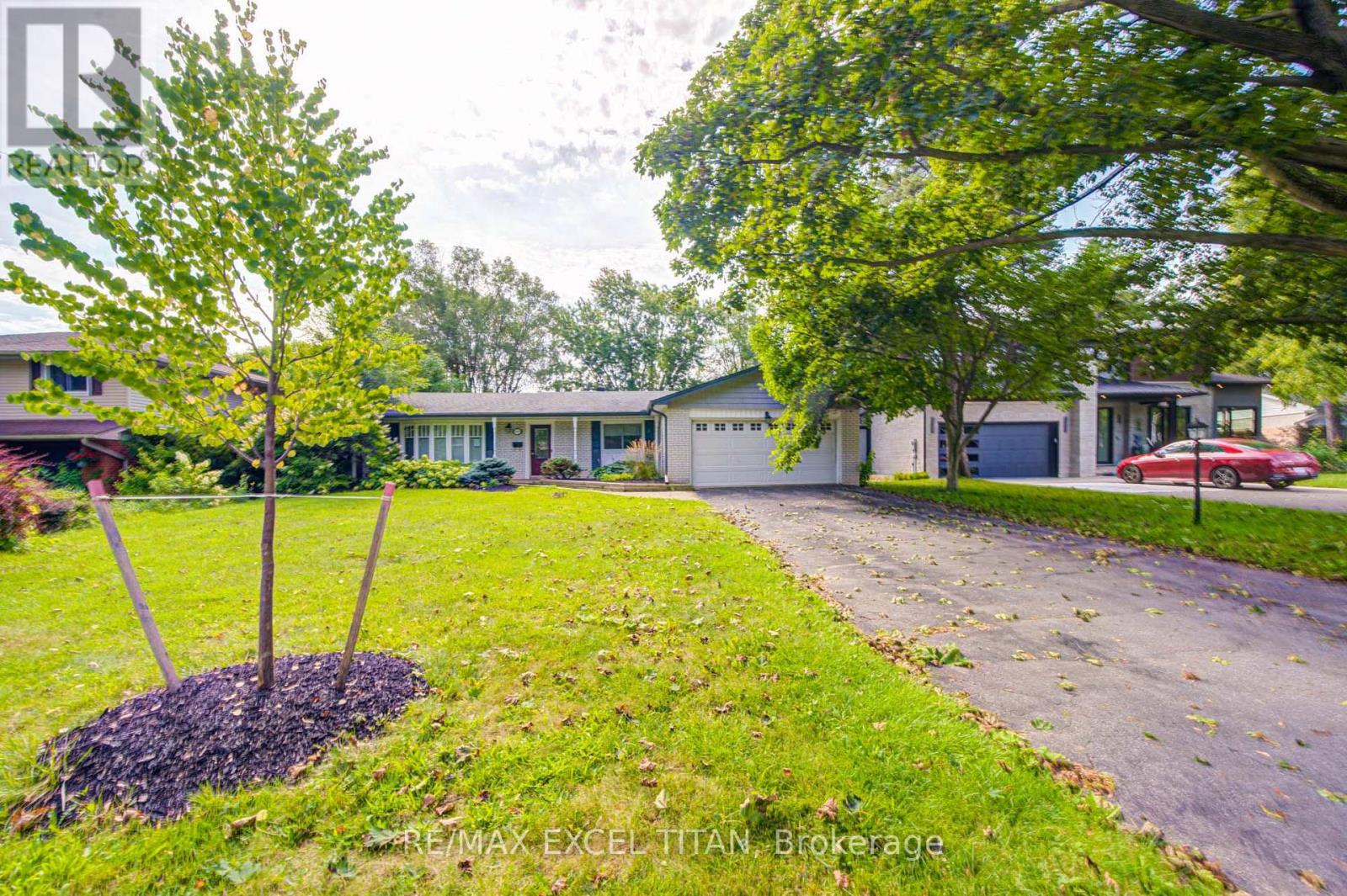 Photo of 1566 Venetia Drive