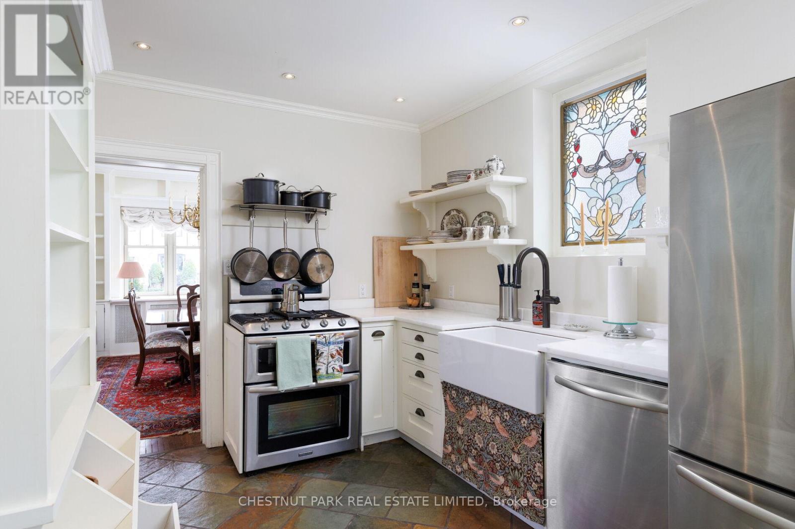110 HILLSDALE AVENUE W - 14