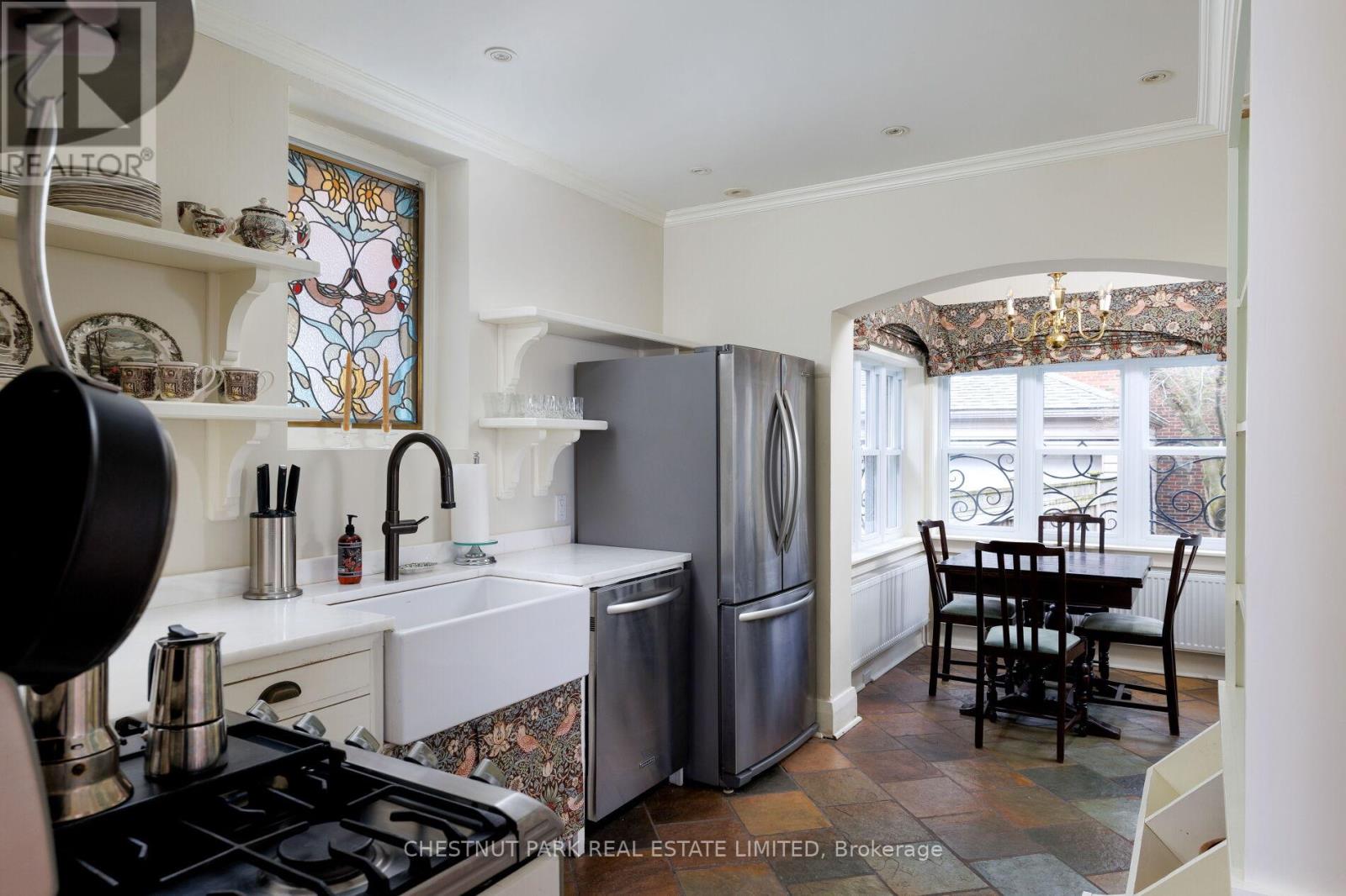 110 HILLSDALE AVENUE W - 15