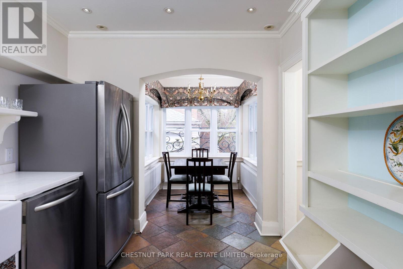 110 HILLSDALE AVENUE W - 18