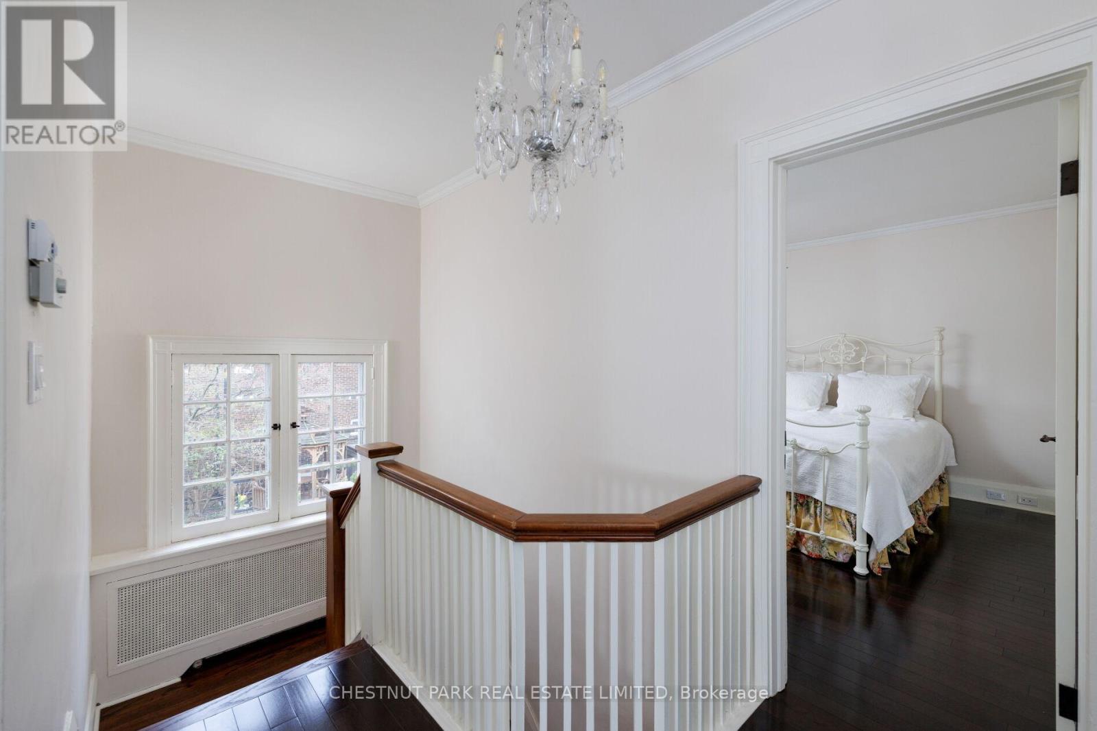110 HILLSDALE AVENUE W - 23