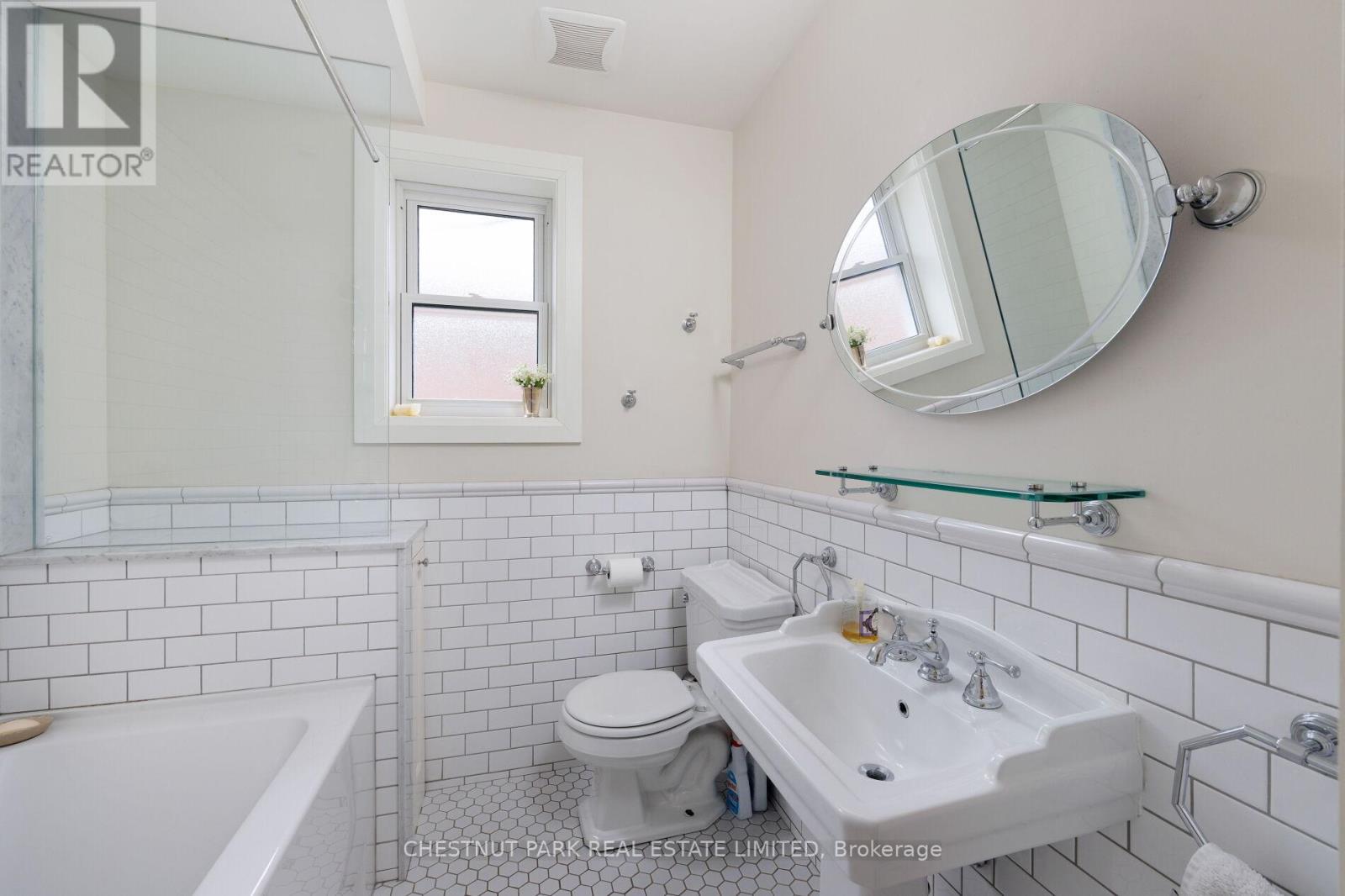 110 HILLSDALE AVENUE W - 34