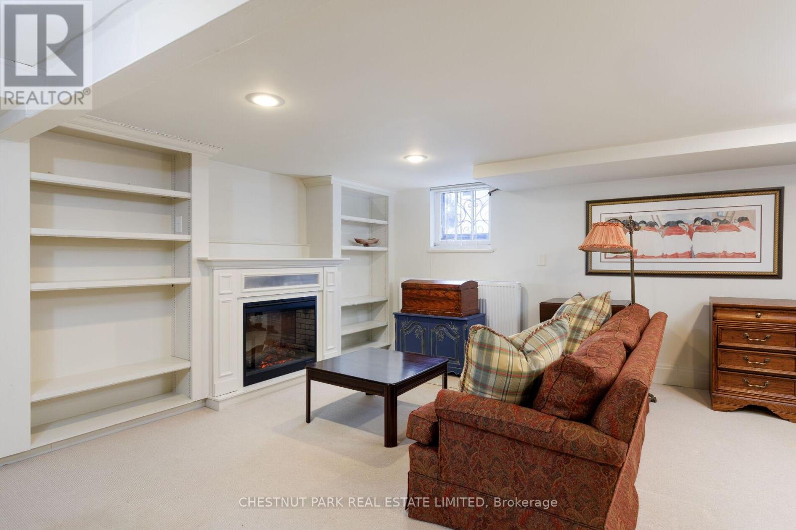 110 HILLSDALE AVENUE W - 36