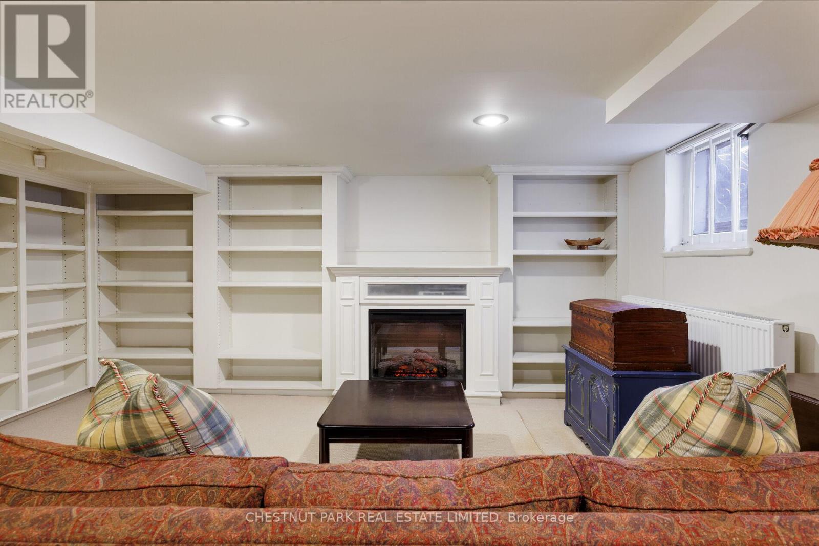 110 HILLSDALE AVENUE W - 37