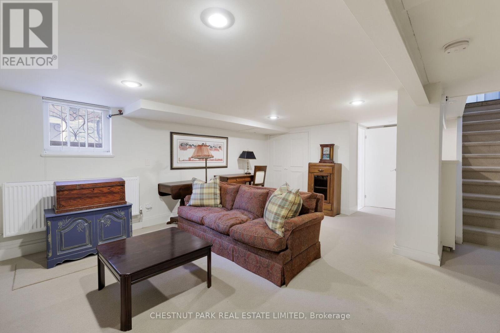 110 HILLSDALE AVENUE W - 38