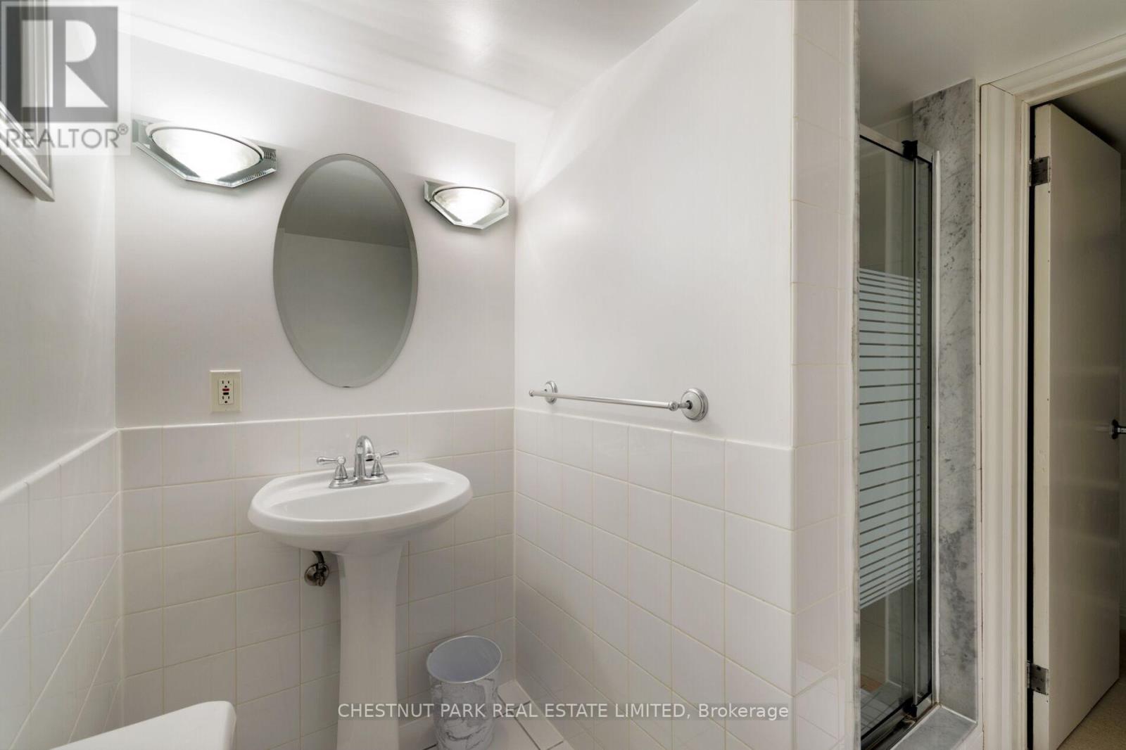 110 HILLSDALE AVENUE W - 40