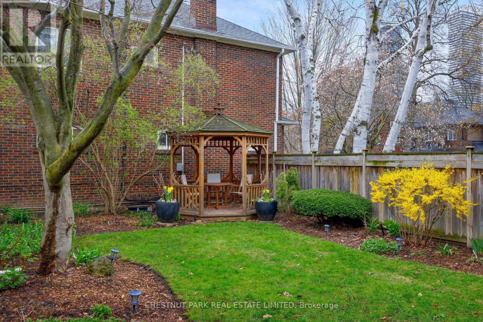 110 HILLSDALE AVENUE W - 43
