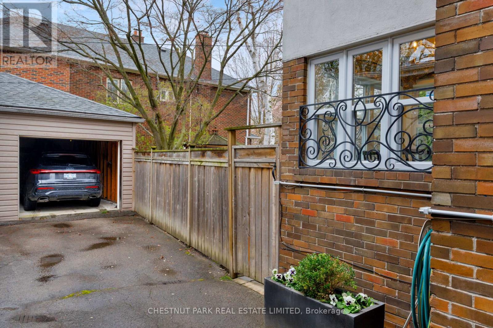 110 HILLSDALE AVENUE W - 47