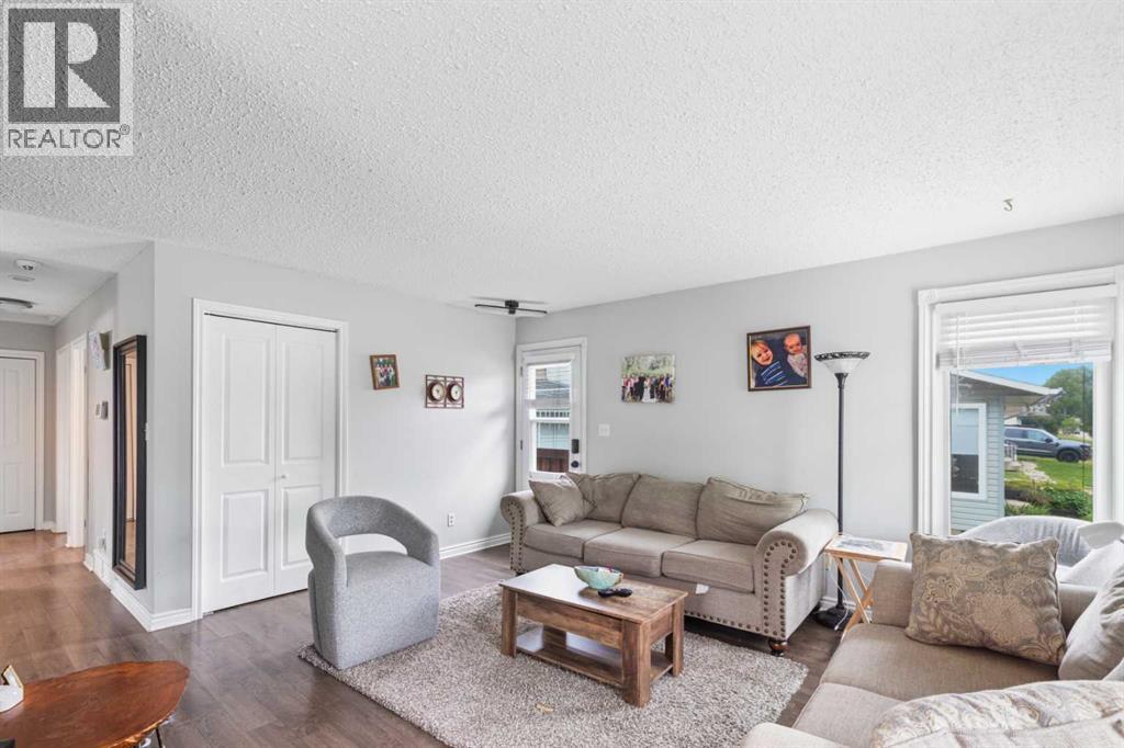 9715 69 Avenue - 5