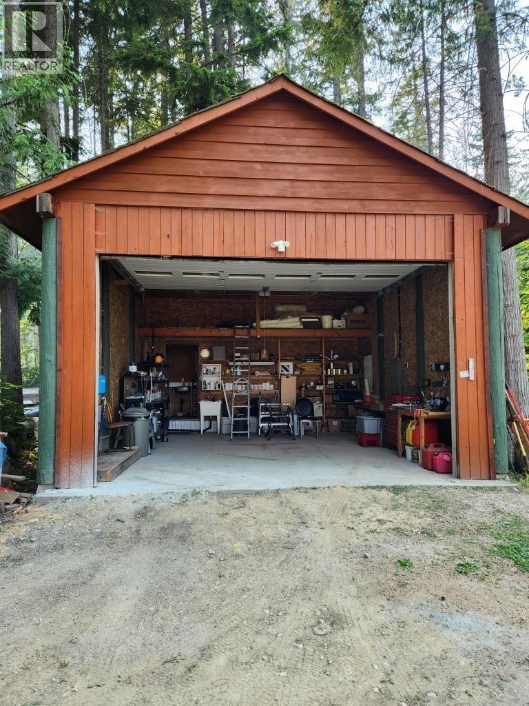 1273 QUEENS BAY Road, Balfour