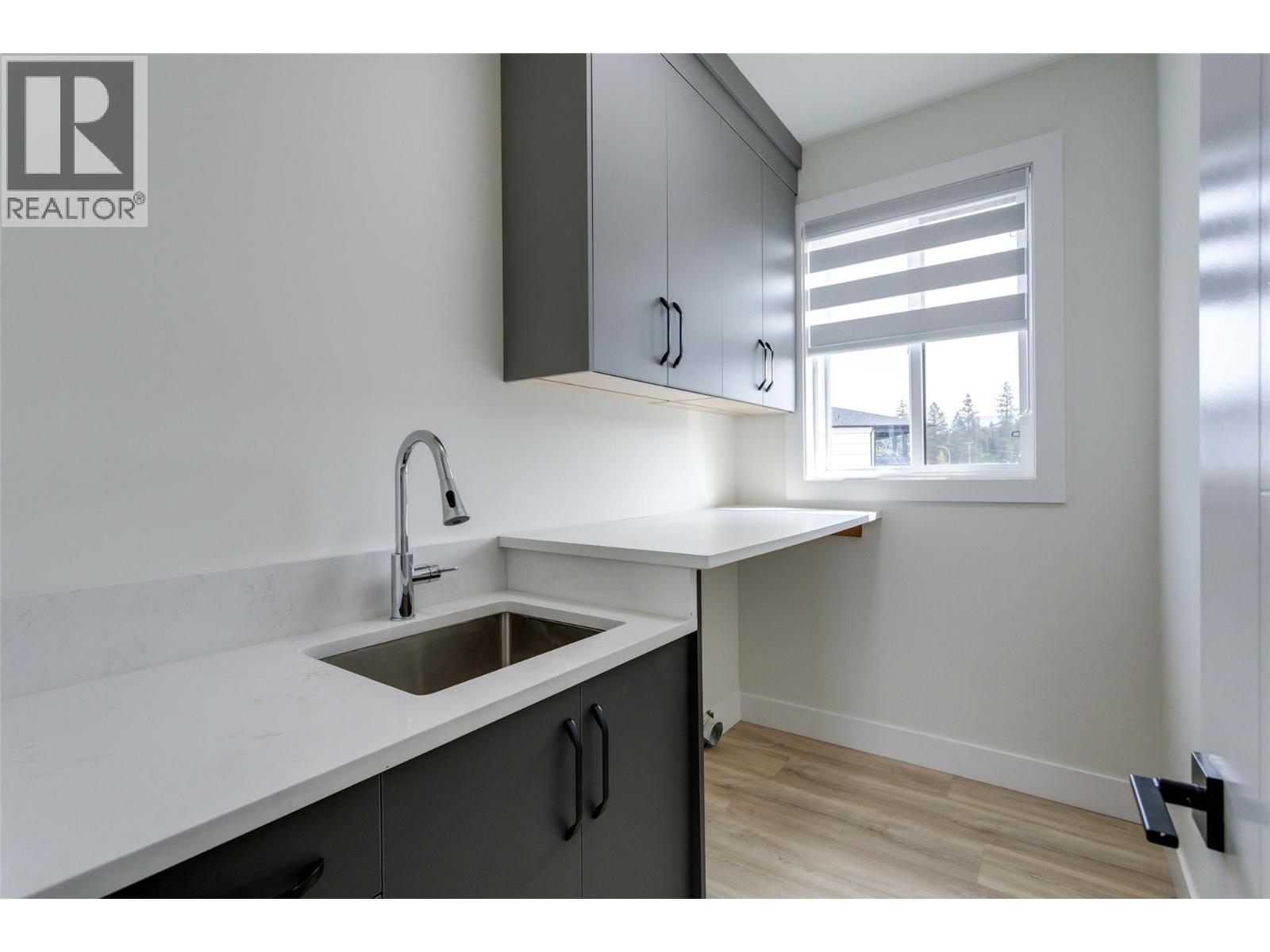1136 Hume Avenue, Kelowna