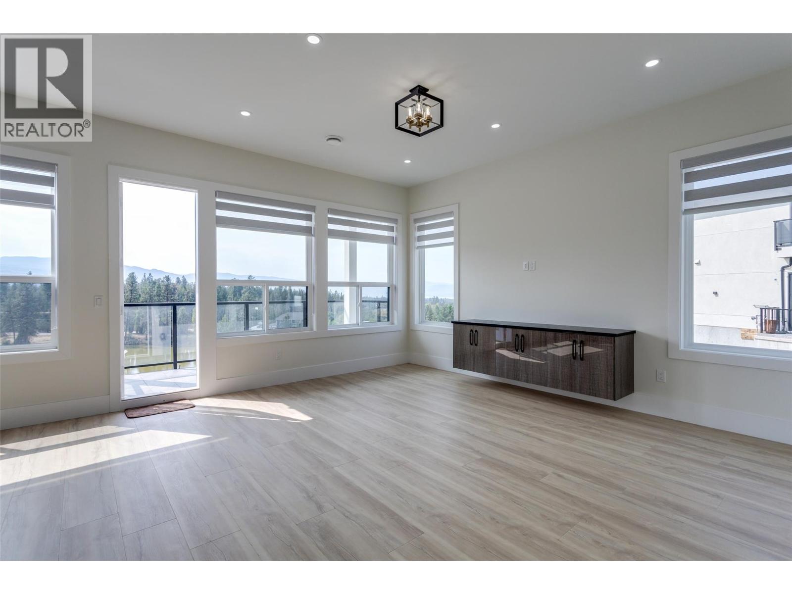 1136 Hume Avenue, Kelowna