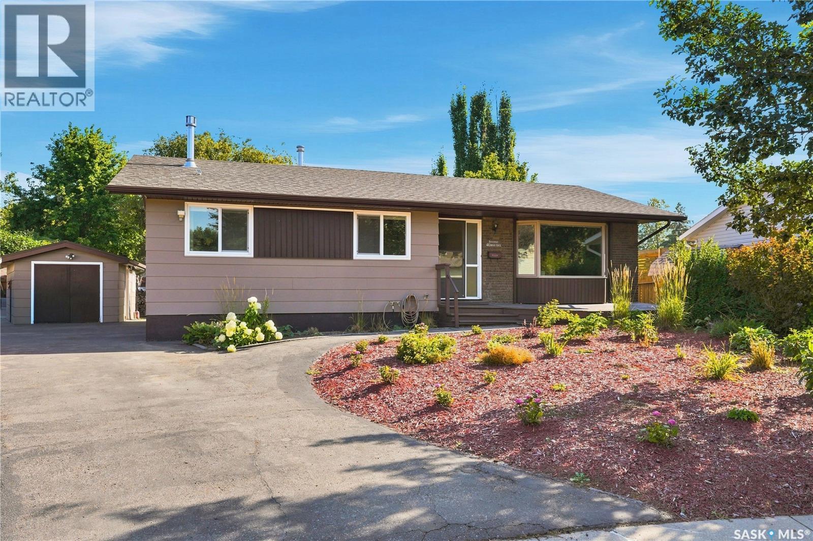 Property for sale at 402 Begg CRESCENT