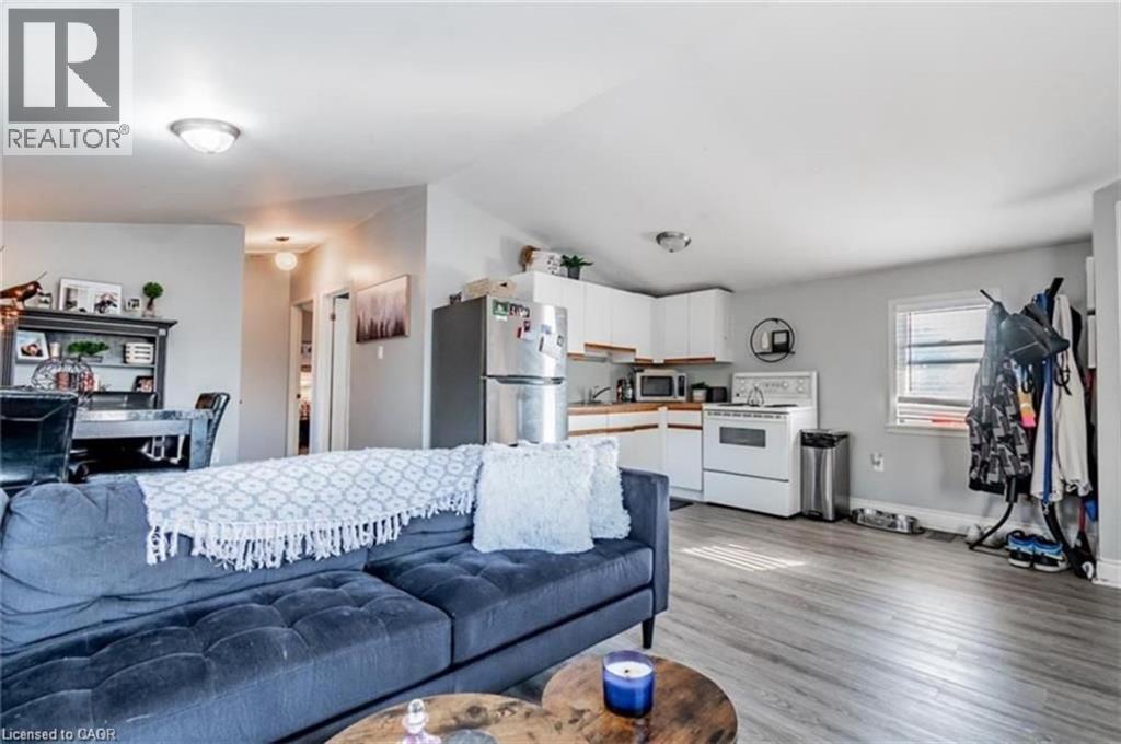 2 Bed, 1 Bath Apartment for Rent in St. Catharines – 7 JOSEPHINE Street Unit# UPPER, St. Catharines - Image 5