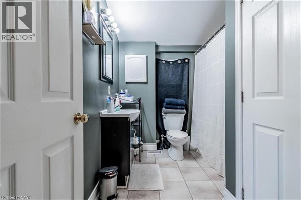 2 Bed, 1 Bath Apartment for Rent in St. Catharines – 7 JOSEPHINE Street Unit# UPPER, St. Catharines - Image 8