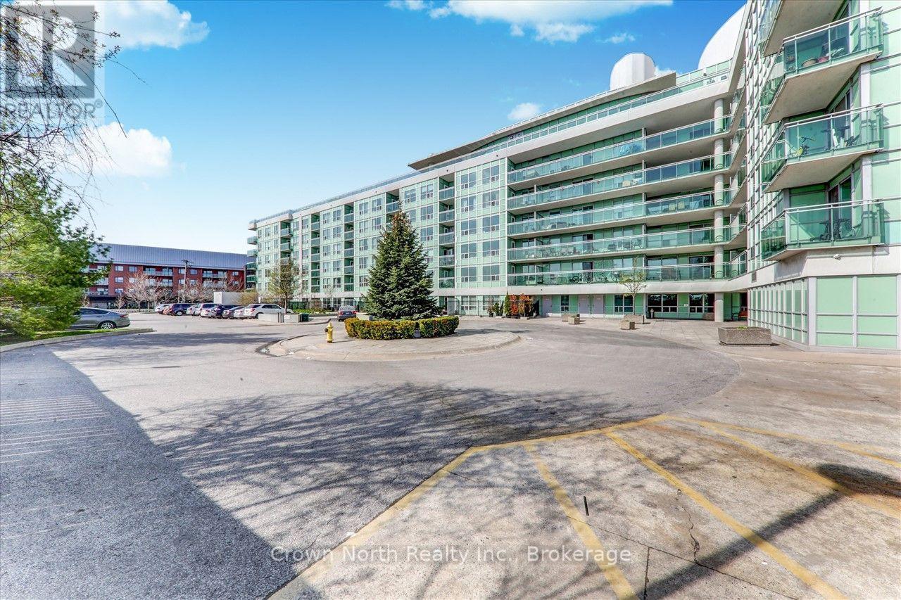 60 Fairfax Crescent, Toronto (Clairlea-Birchmount), Ontario, M1L0E1, Toronto (Clairlea-Birchmount), Ontario — photo 2 of 5
