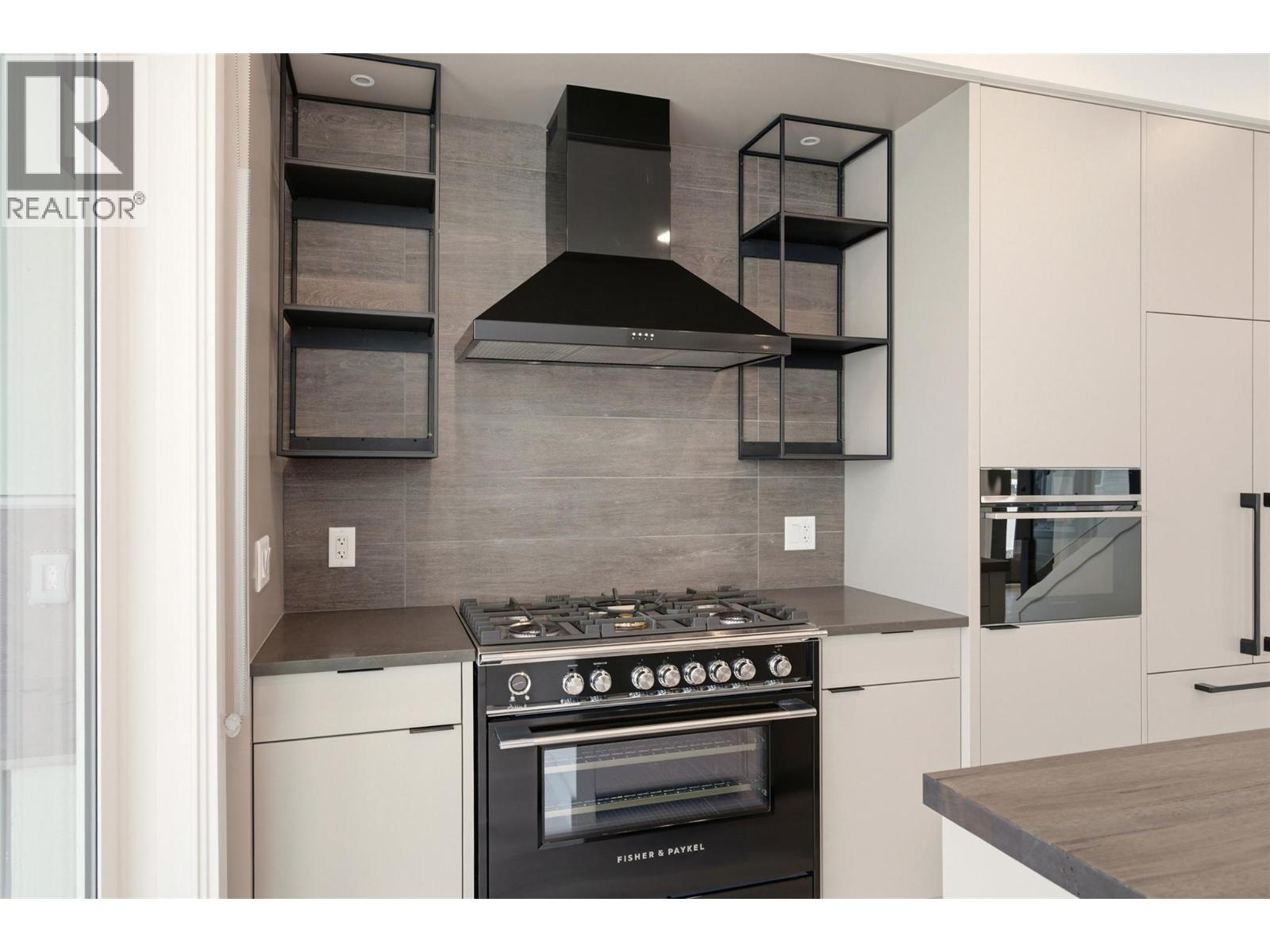 3170 Landry Crescent, Summerland