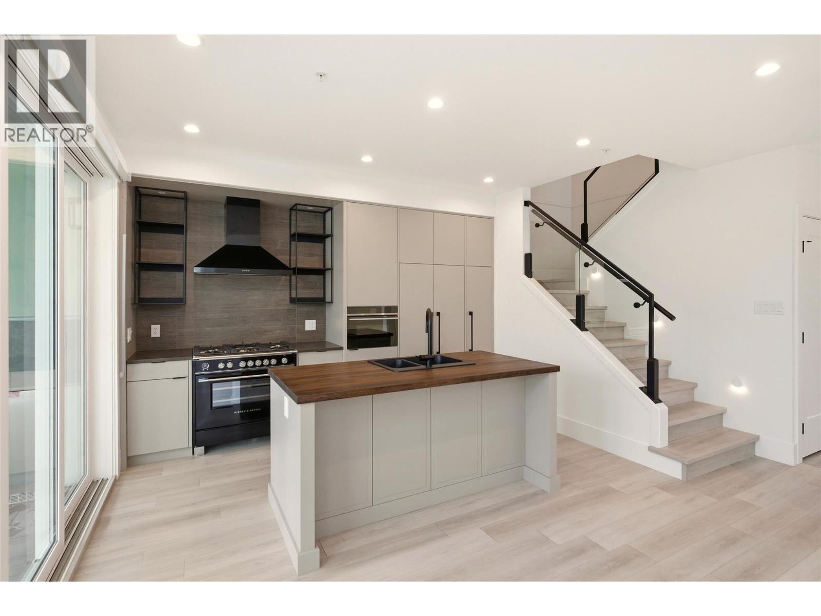 3170 Landry Crescent, Summerland