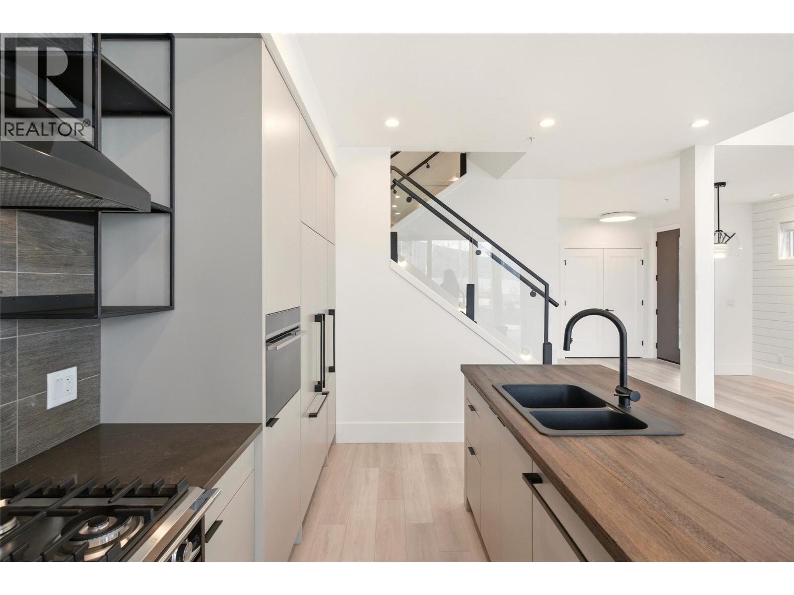 3170 Landry Crescent, Summerland