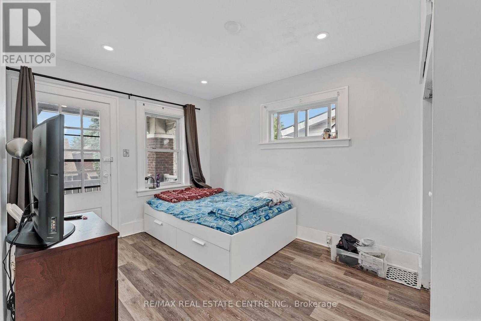 374 JOSEPHINE AVENUE - 14