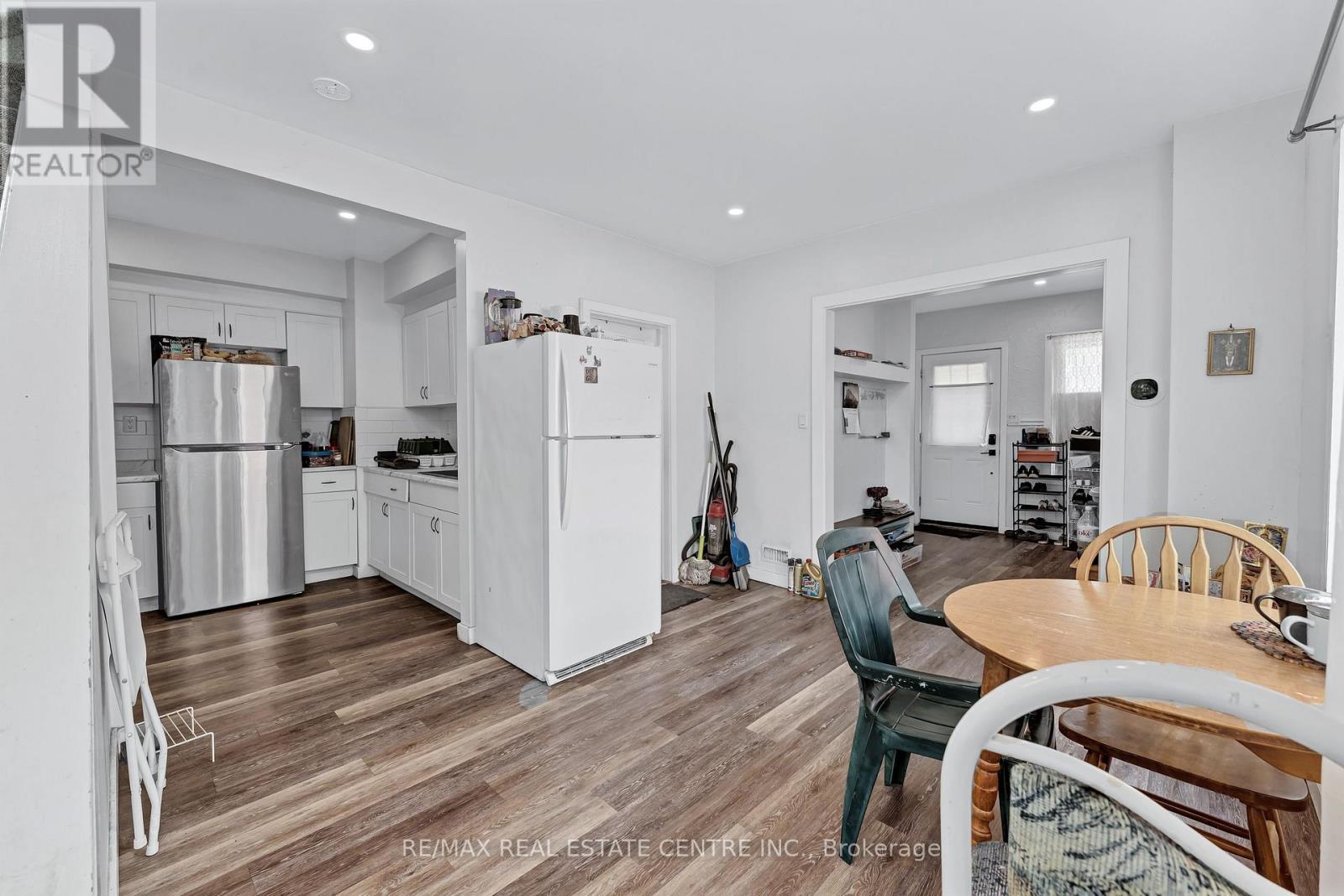 374 JOSEPHINE AVENUE - 19