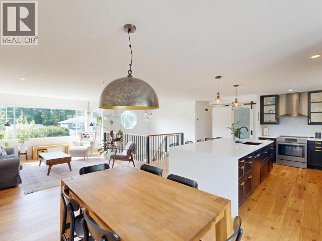 7183 TOBA STREET, Powell River