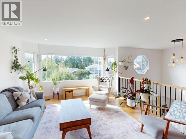 7183 TOBA STREET, Powell River