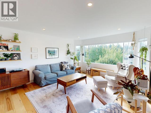 7183 TOBA STREET, Powell River