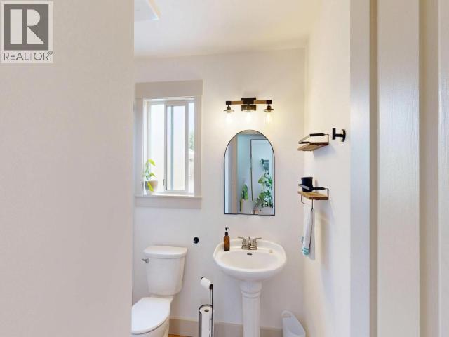 7183 TOBA STREET, Powell River