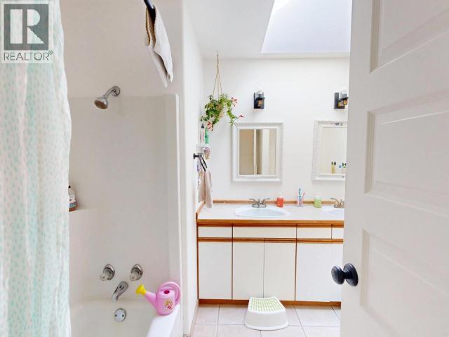 7183 TOBA STREET, Powell River