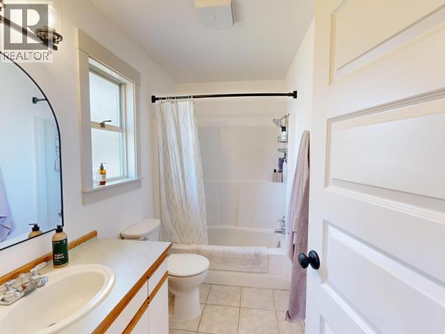 7183 TOBA STREET, Powell River