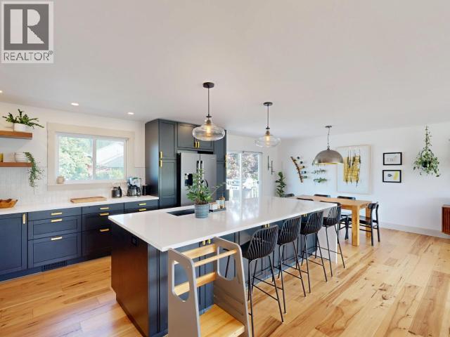 7183 TOBA STREET, Powell River