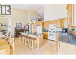Primary Bedroom - 17538 Coral Beach Road, Lake Country, BC V4V1C1 Photo 10