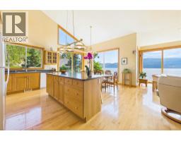 Living room - 17538 Coral Beach Road, Lake Country, BC V4V1C1 Photo 11