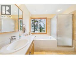 17538 Coral Beach Road, Lake Country, BC V4V1C1 Photo 27