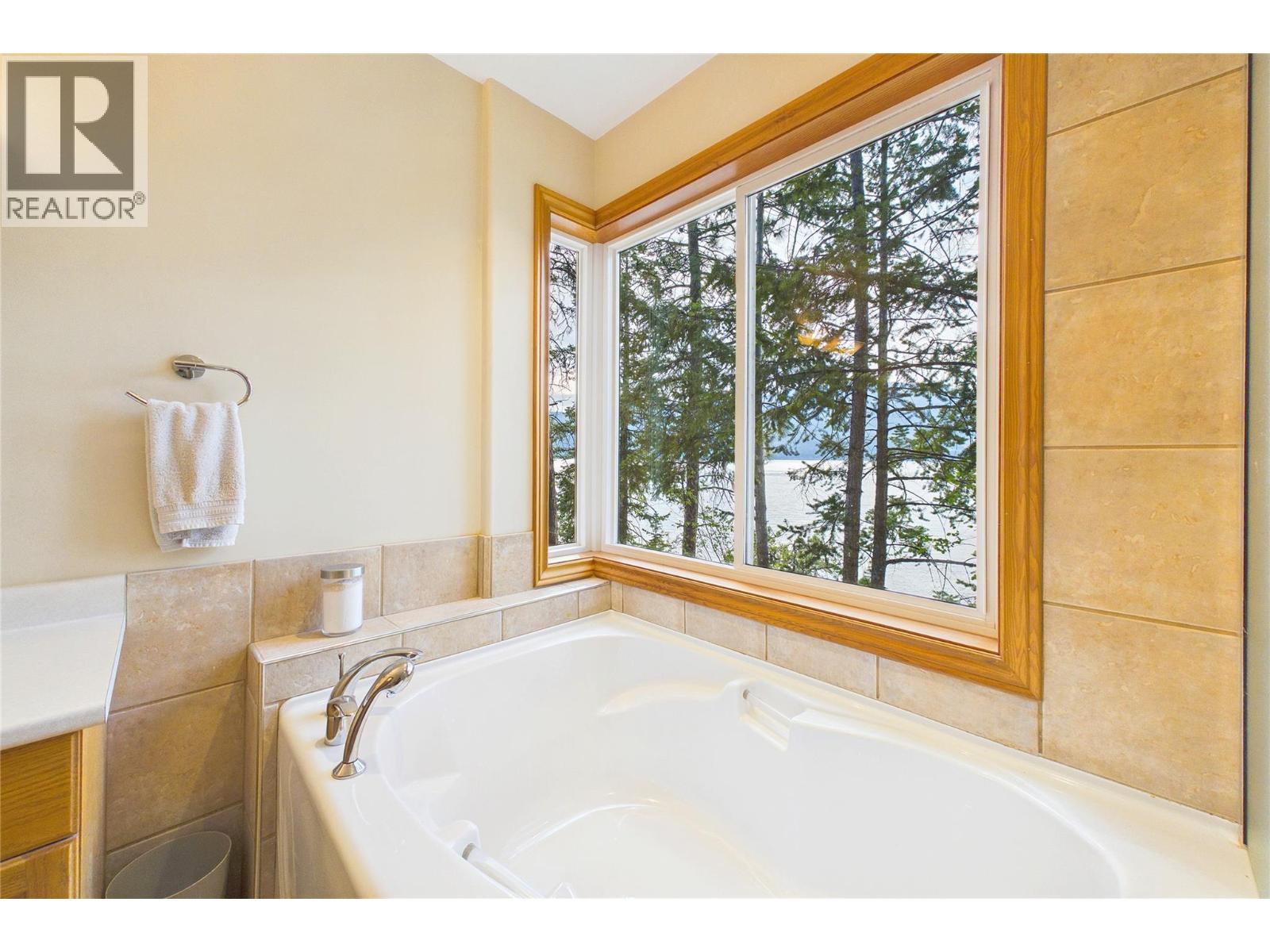  17538 Coral Beach Road, Lake Country