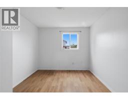 Full bathroom - 1636 Tranquille Road, Kamloops, BC V2B3L4 Photo 9