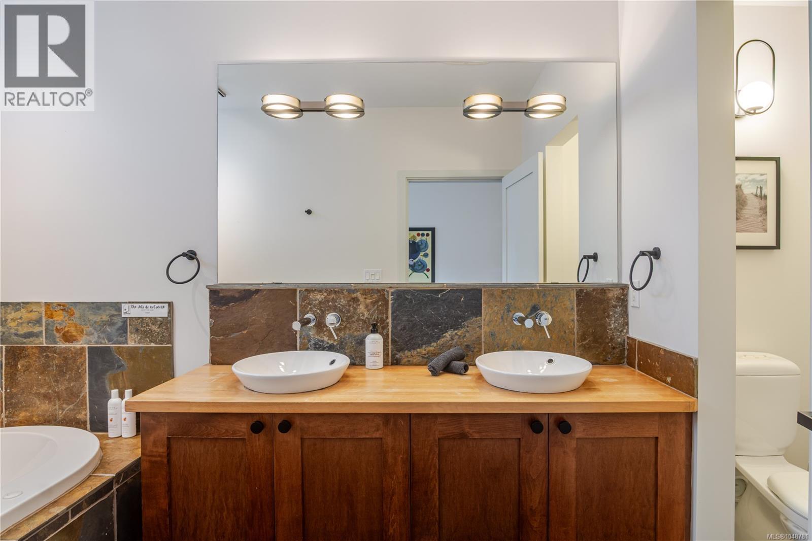#106 545 Marine Dr - Image 15