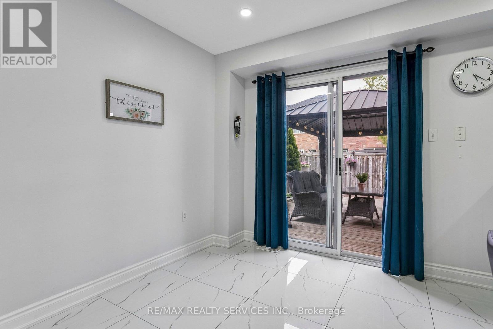 276 FITZGERALD CRESCENT - 10