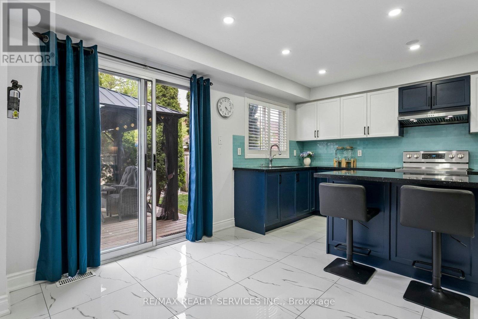 276 FITZGERALD CRESCENT - 11
