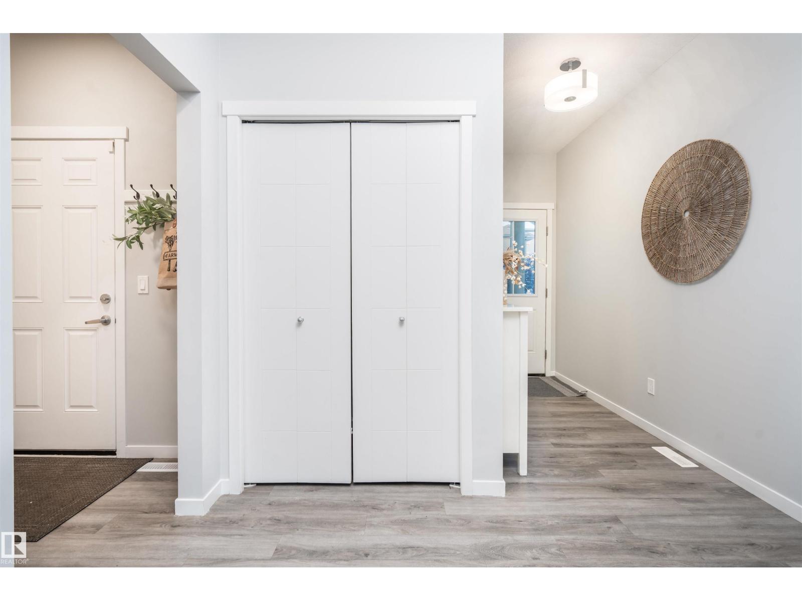 9232 224 ST NW - 4
