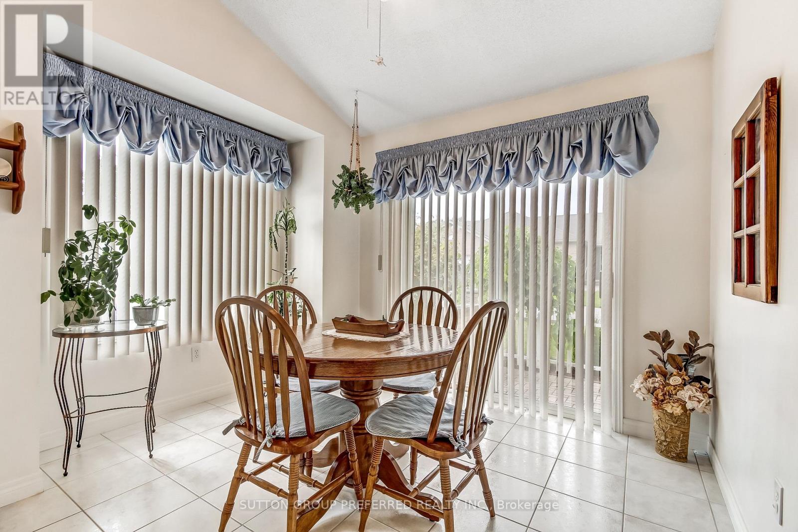 #29 861 SHELBORNE STREET - 12