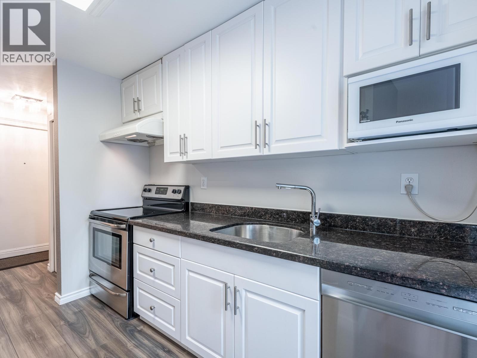 201 9152 SATURNA DRIVE, Burnaby