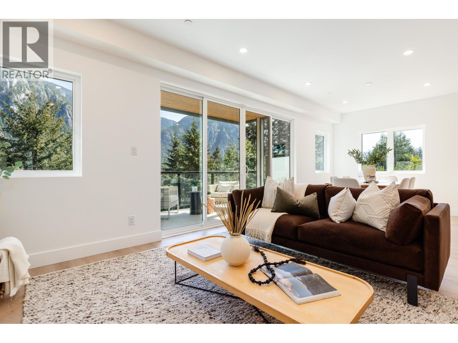 2 2098 CRUMPIT WOODS DRIVE, Squamish
