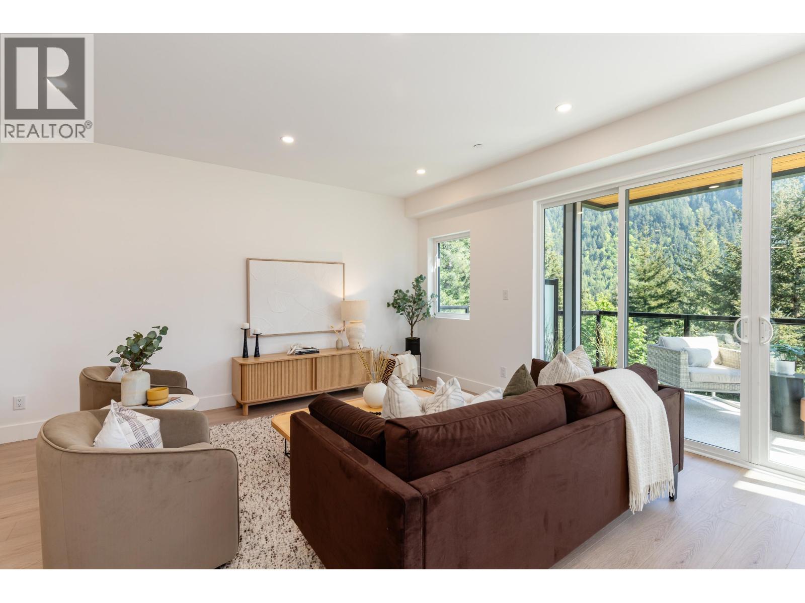 2 2096 CRUMPIT WOODS DRIVE, Squamish