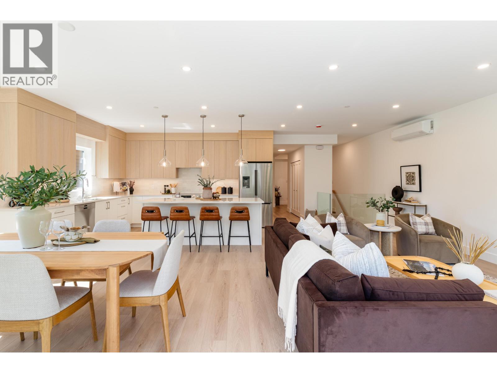 1 2096 CRUMPIT WOODS DRIVE, Squamish